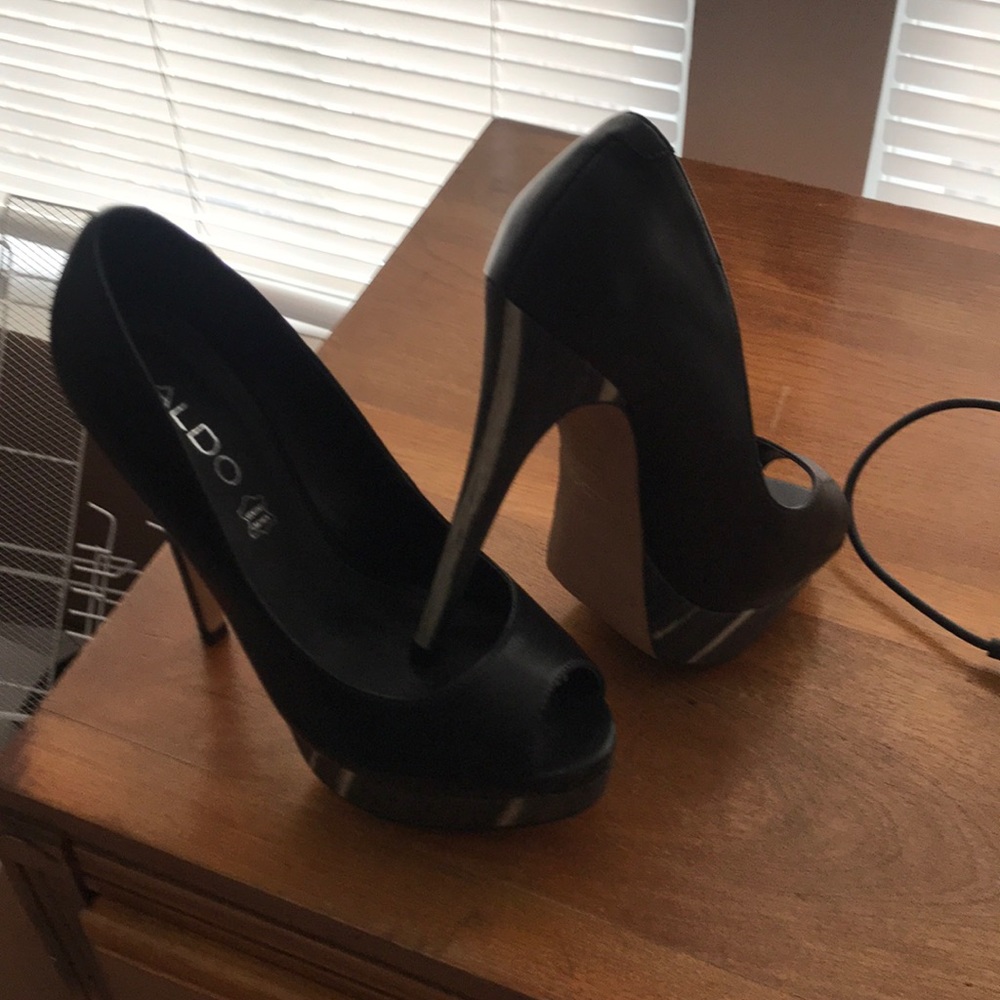 Aldo peep toe pumps 6.5
